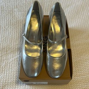 Silver Mary Jane Shoe size 8.5 US/EUR 39